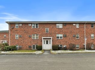 89 Pleasant St APT B9, Medfield, MA 02052