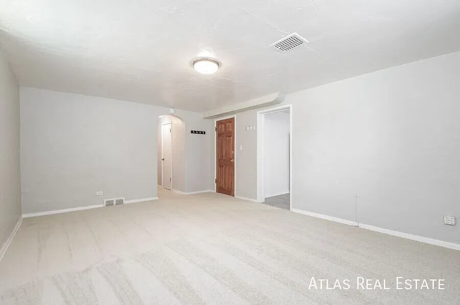 Save $1295! Rent Includes Includes Gas, Water, Sewer, Wifi, And Trash. Waived Application Fees Wi... — Photo 3