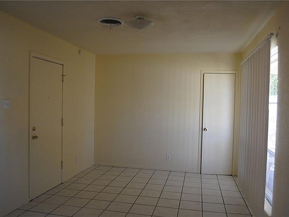 3rd image of 5613 Devon Ave