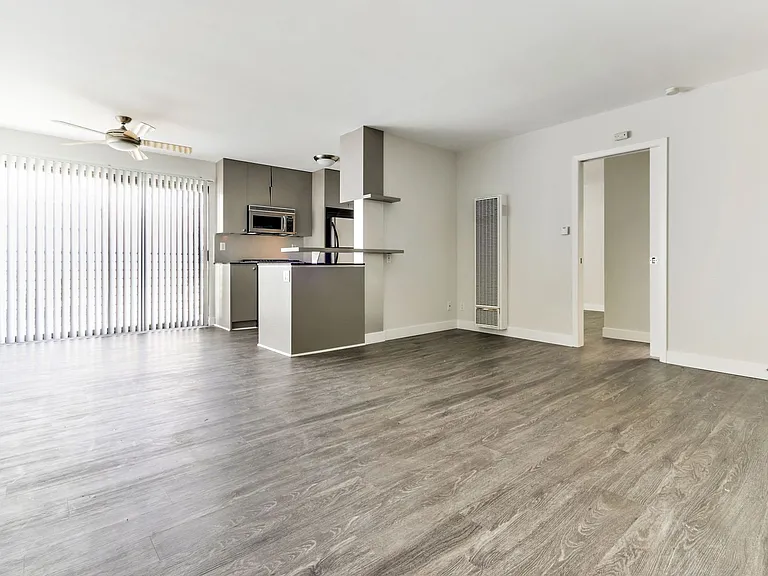 117 Pacific St. in Sant Monica - 1 block to the beach and Main St! — Photo 24