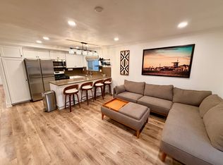 207 28th St #1, Newport Beach, CA 92663