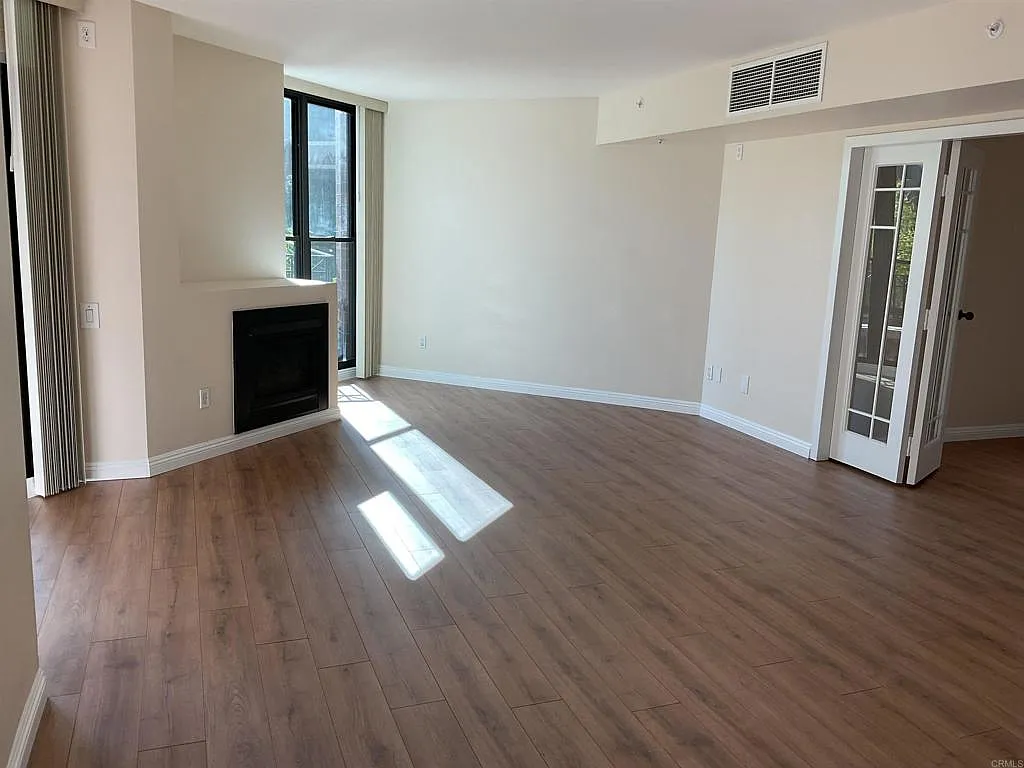 Building Photo - 500 W Harbor Dr #318