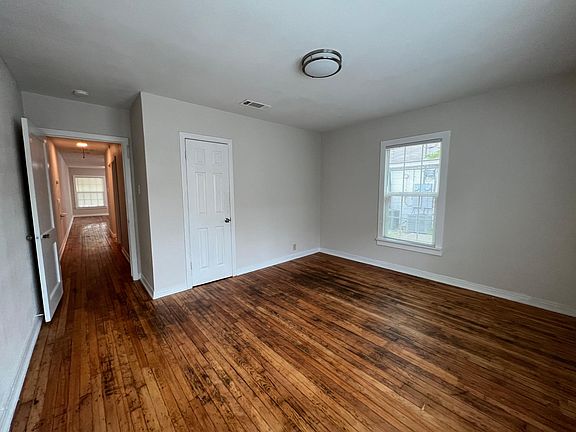 3rd image of 3137 W 4th St