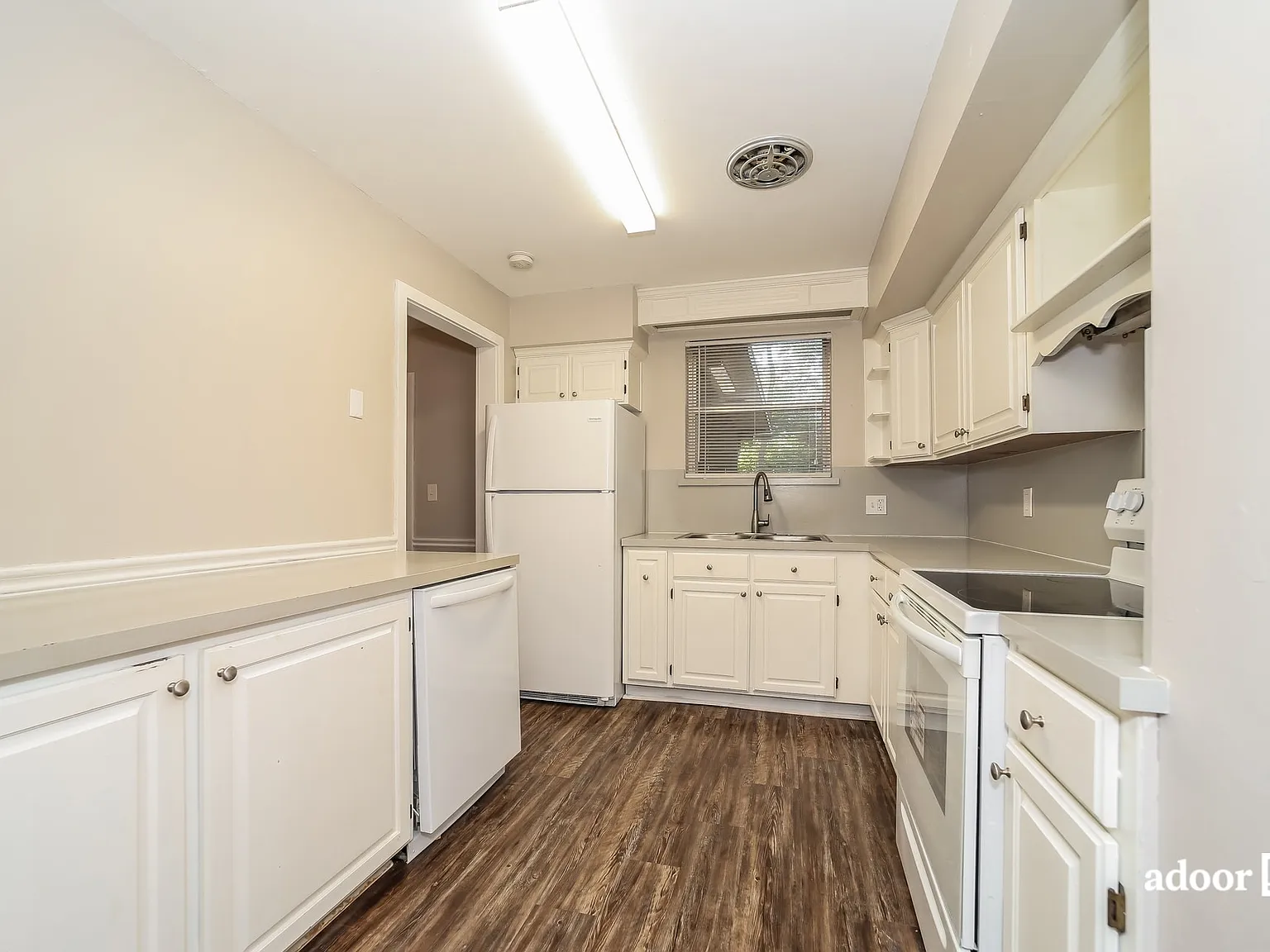 3 bed, 1.5 bath, 1296 sqft, $1,595 — Photo 3