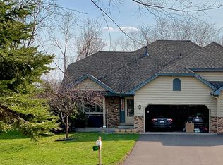 255 Berkshire Ln N, Plymouth, MN 55441