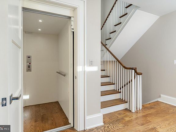 5th image of 3128 Appleton St NW