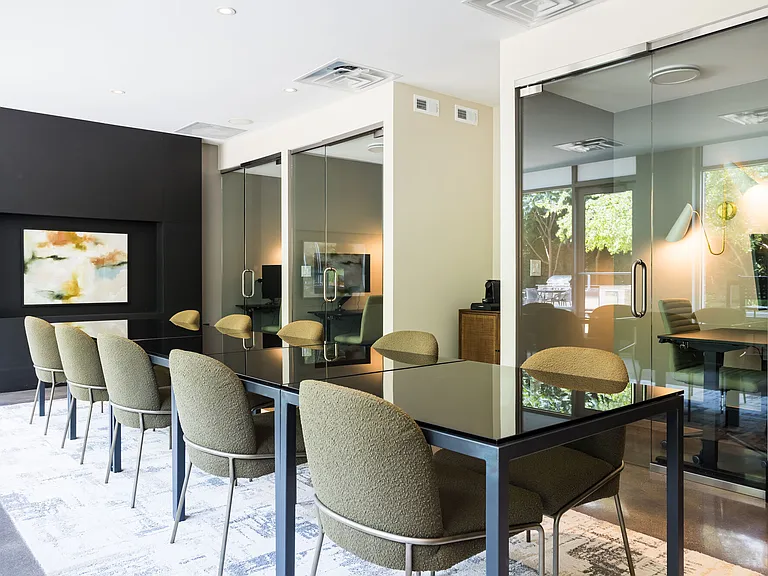 Luxe Logan Square — Photo 10
