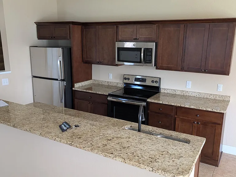 S15W22189 Overlook Ct — Photo 4