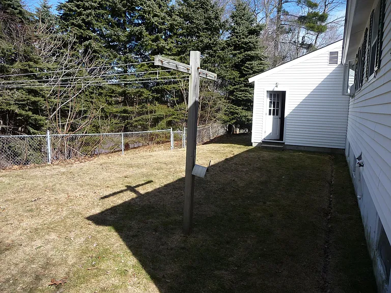 348 Leslie Dr — Photo 6