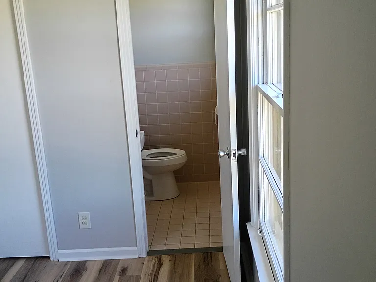 209 Ashwood Dr — Photo 7