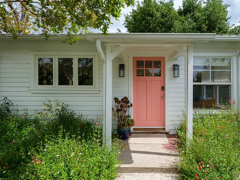 2325 Montrose Ave #A — Photo 4
