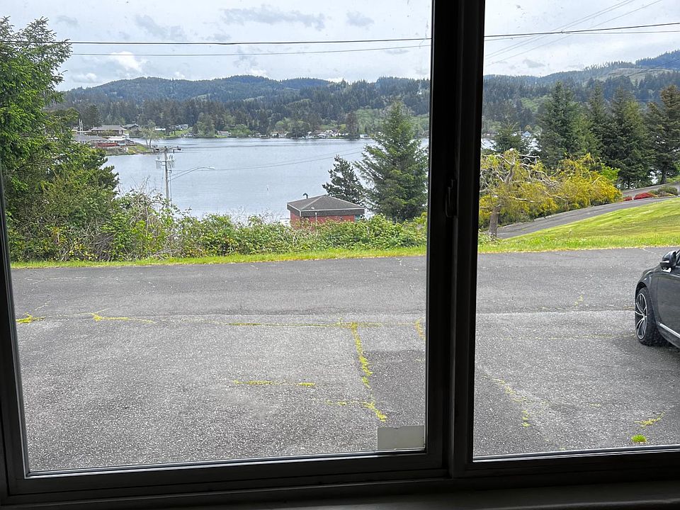 1st image of 3415 NE Yacht Ave