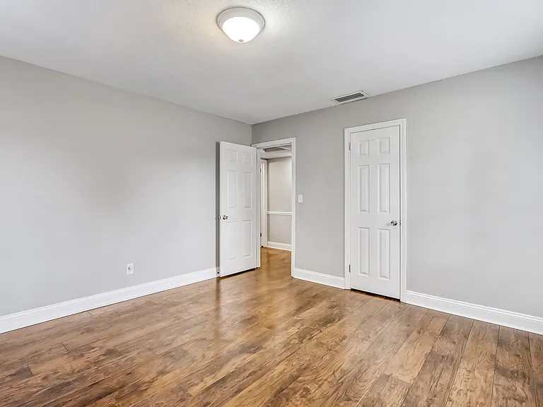 5761 Lake Lucina Dr S — Photo 32