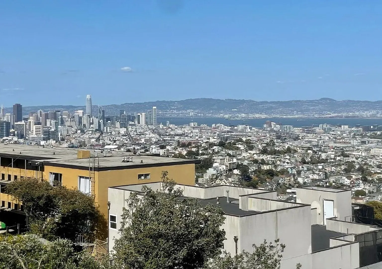 198 (895 Burnett) — Photo 1