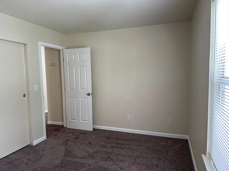 5840 Garfield Avenue — Photo 9