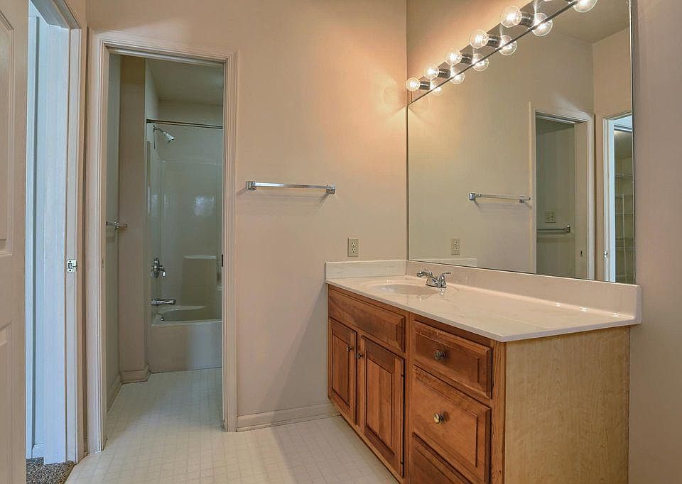 Bath 1 with storage area