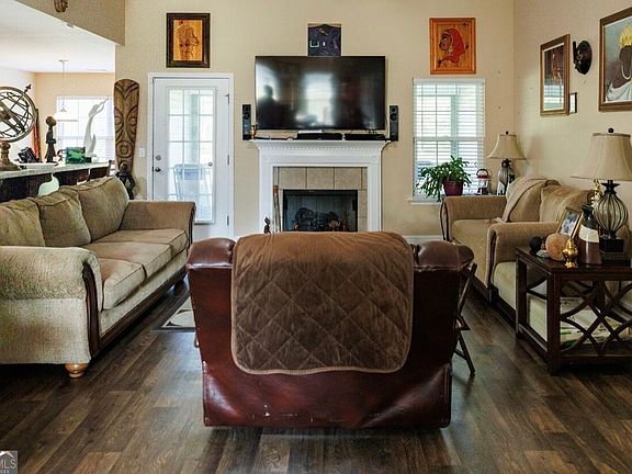 4th image of 219 Stonebrook Way