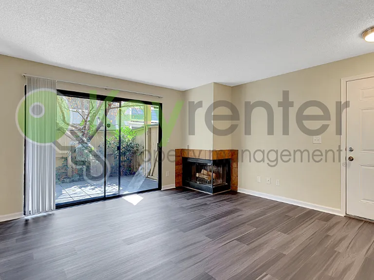 600 Del Verde Cir #7 — Photo 2