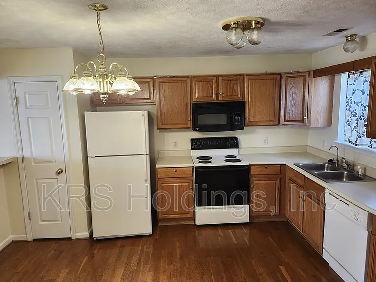 327 Emerson Ln — Photo 7