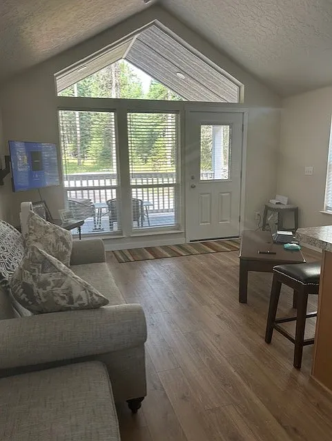 1 bed, 650 sqft, $1,200 — Photo 4