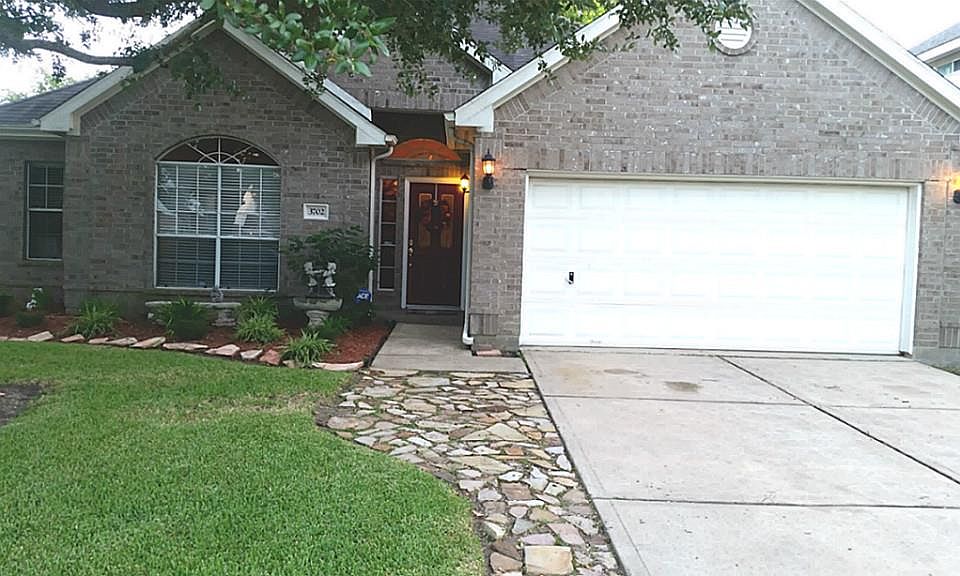 1st image of 3702 Walden Dr