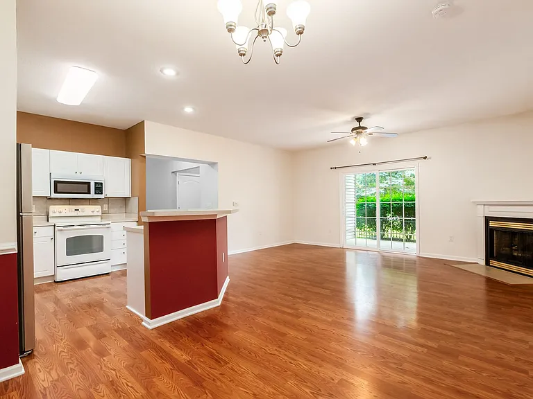 8057 Cranes Crossing Dr — Photo 14