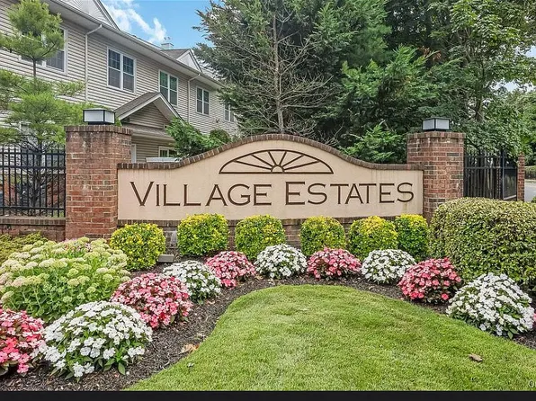 30 Sarah Ct, Amityville, NY 11701