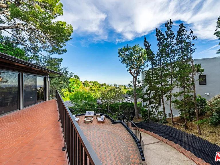 9305 Beverly Crest Dr — Photo 25
