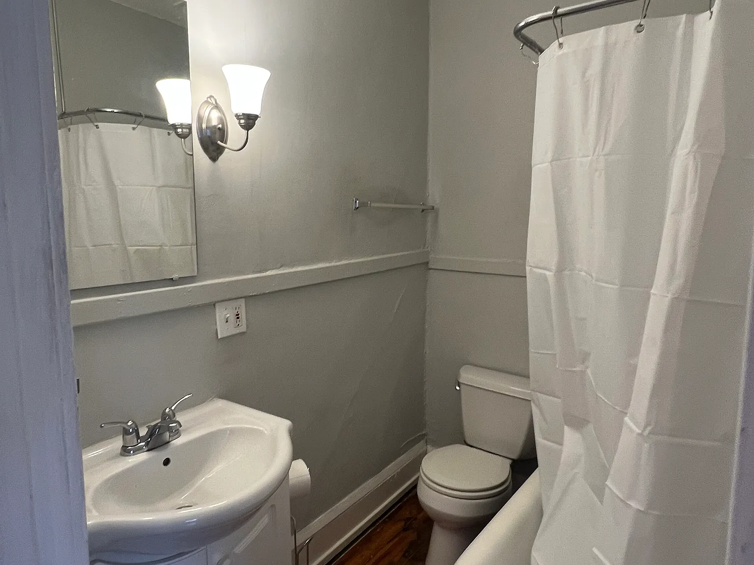 Studio, $800 — Photo 1