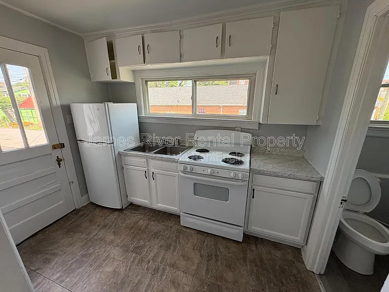1003 Floyd St #5 — Photo 3