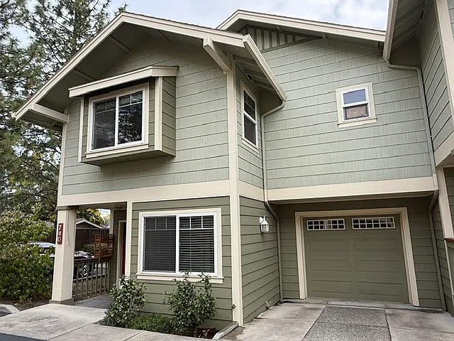 2 bed, 2.5 bath, 1128 sqft, $1,950 — Photo 1