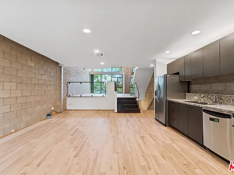 6615 Melrose Ave #3 — Photo 17