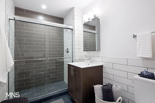 Rented by MNS Marketing | media 4