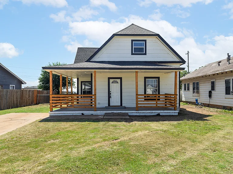 1320 W Frisco St — Photo 2