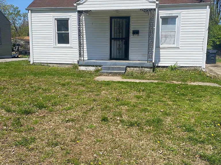 1729 Model Rd — Photo 1