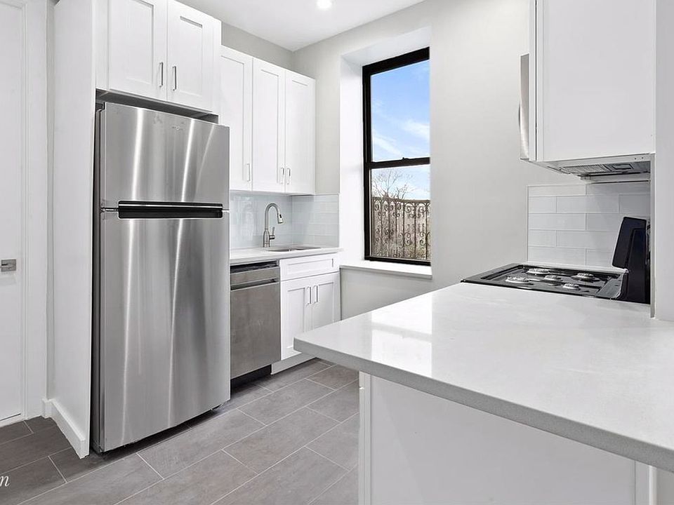 2nd image of 490A Jefferson Ave #3F