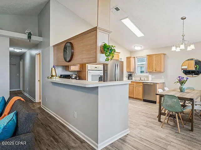 3 bed, 1197 sqft, $2,100 — Photo 4
