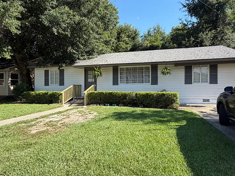 709 Myrtle St — Photo 1