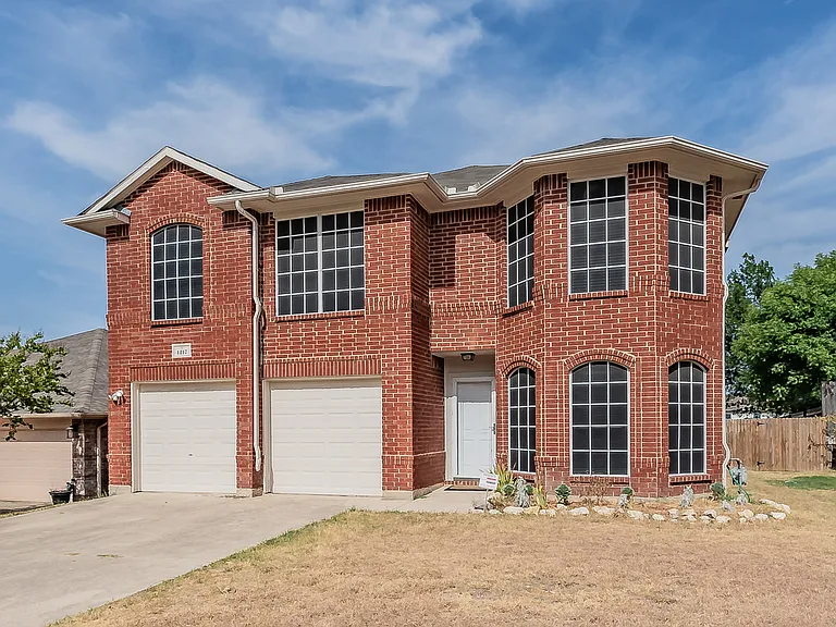 1217 Katy Dr — Photo 2