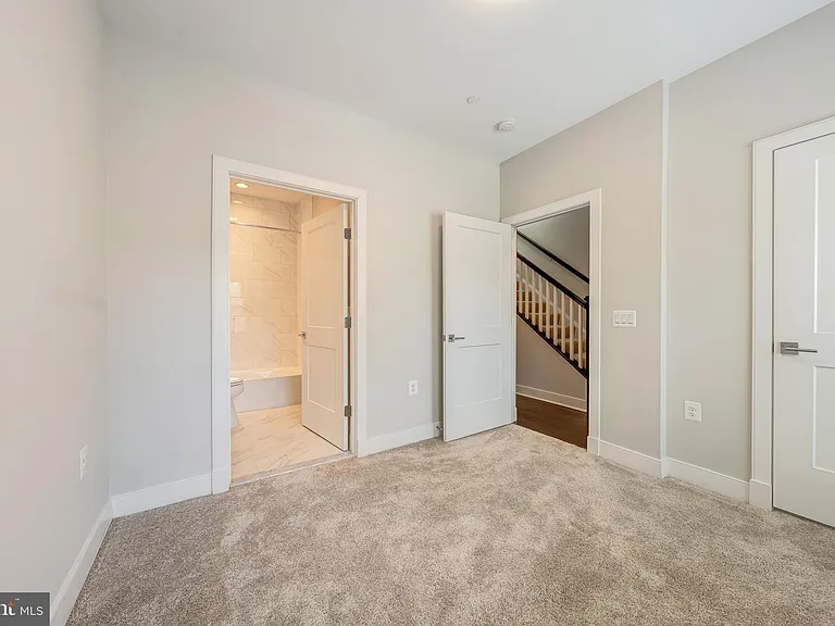 10326 Grosvenor Pl — Photo 39