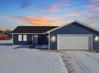 525 Ironwood St NW, Demotte, IN 46310