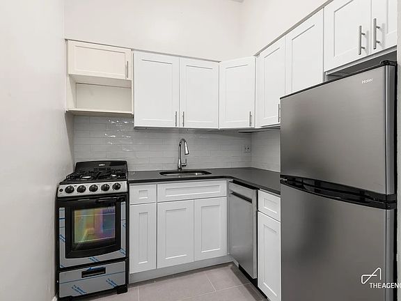 3rd image of 61 W 85th St APT 3B