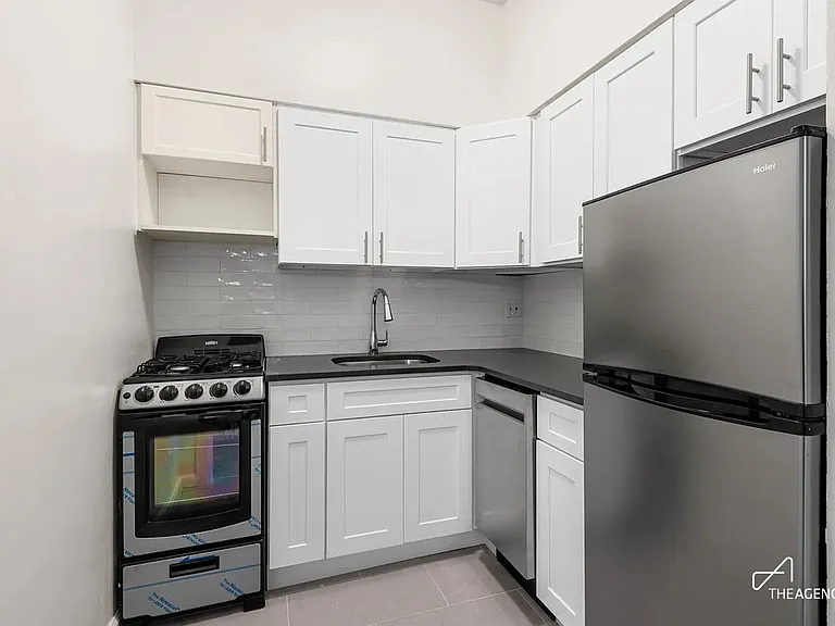 61 W 85th St #1B — Photo 3