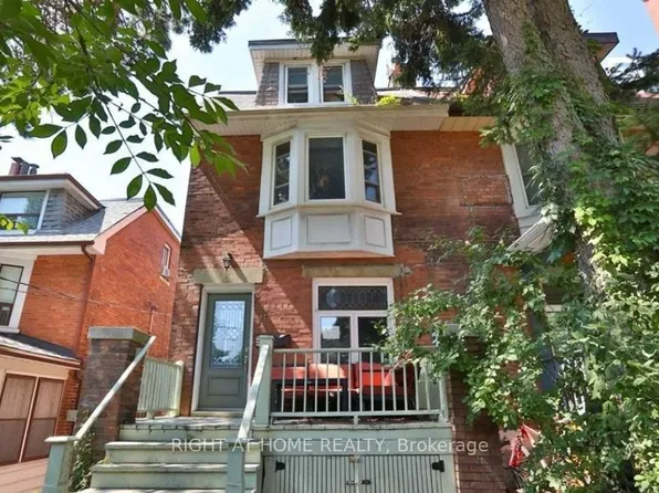82 Indian Rd #4, Toronto, ON M6R 2V4