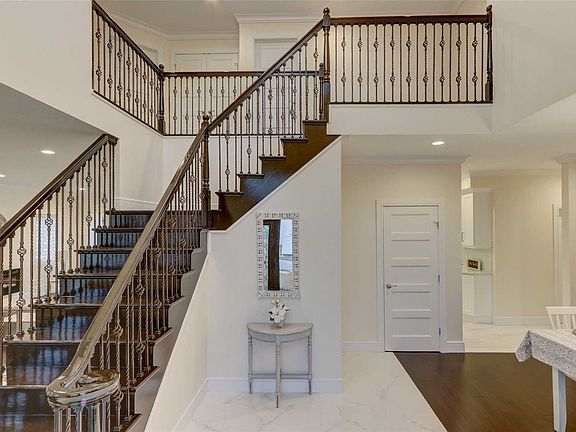 2nd image of 58 Fountain Ln