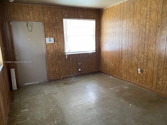 2nd image of 921 NW 33rd Dr