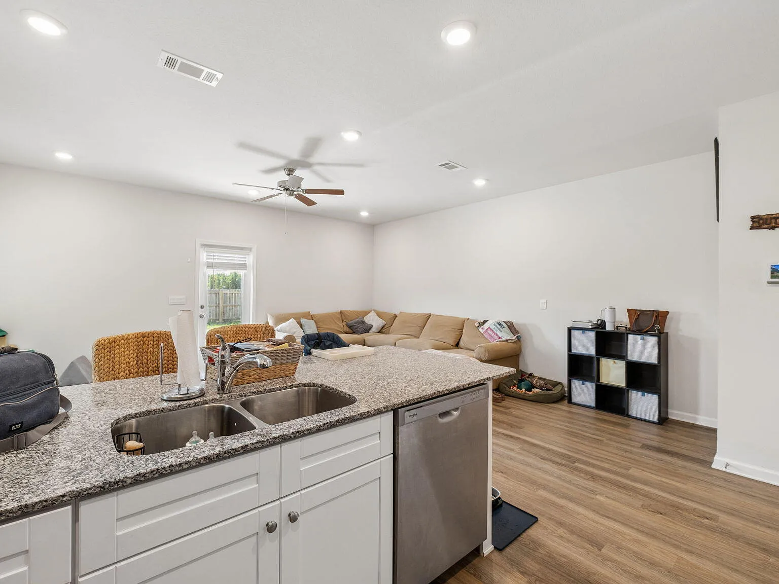 3 bed, 2.5 bath, 1484 sqft, $2,000 — Photo 3