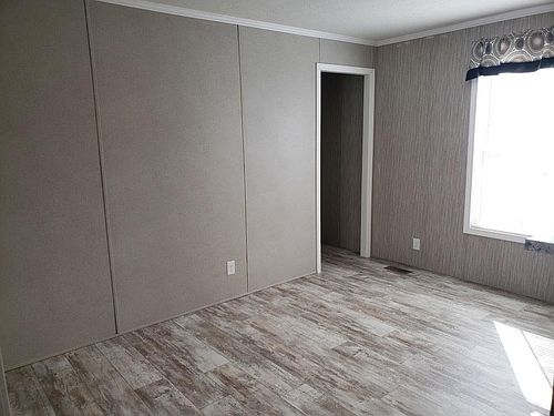 4th image of 1884 Forestview Dr