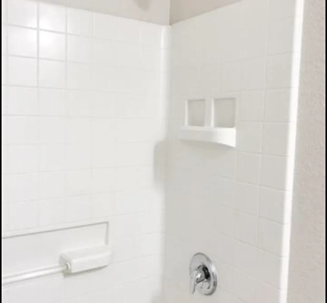 3 bed, 2.5 bath, 2360 sqft, $2,300 — Photo 2