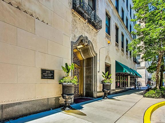 3rd image of 2000 N Lincoln Park West Pkwy #810